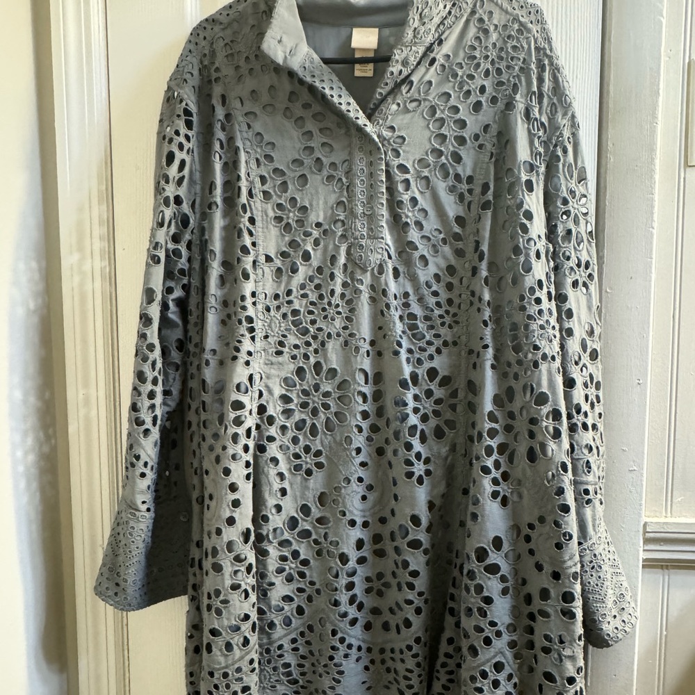 Lightly worn women shirt XL. Excellent condition